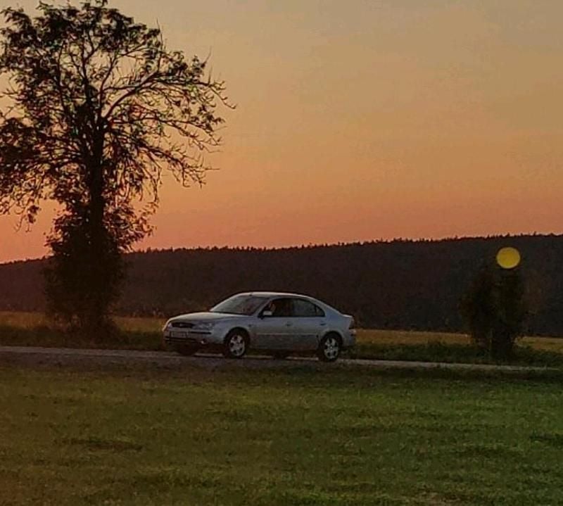 Gebraucht Ford Mondeo 146 PS (107 kW) 2001 Silber Limousine