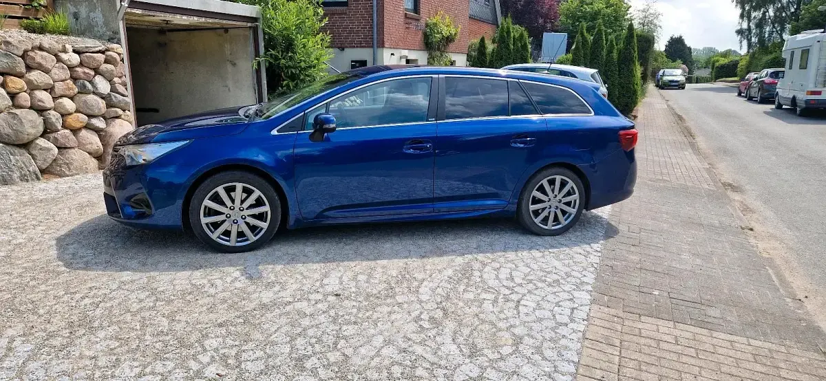 Gebraucht Toyota Avensis Edition-S 143 PS (105 kW) 2016 Blau Kombi