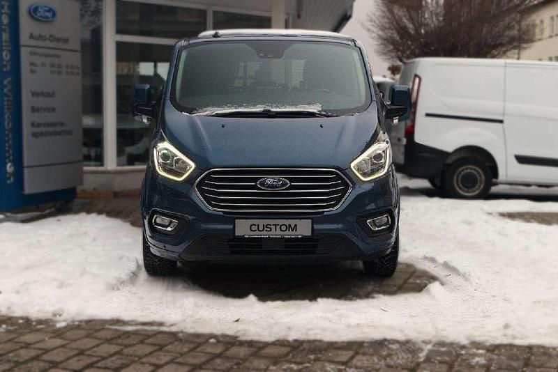 Gebraucht Ford Tourneo Titanium 131 PS (96 kW) 2019 Chromablau metallic Van / Kleinbus