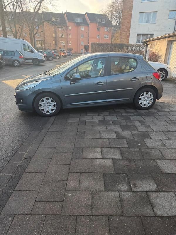 Gebraucht Peugeot 207 73 PS (53 kW) 2011 Grün Limousine