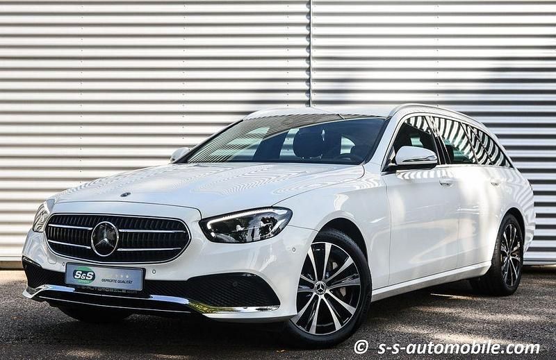 Weiß Gebraucht 2022 Mercedes E300 Avantgarde Limousine | 29.900 € (Guter Preis) - Bild 1/4