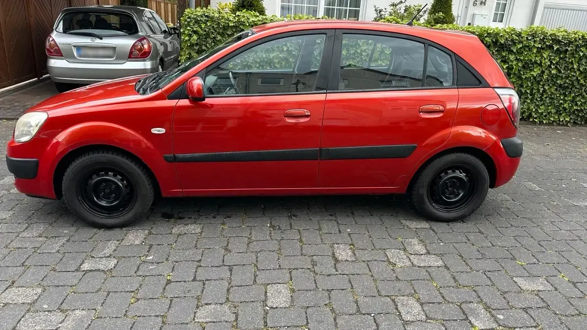 Używany Kia Rio 90 KM (66 kW) 2009 Czerwony Hatchback