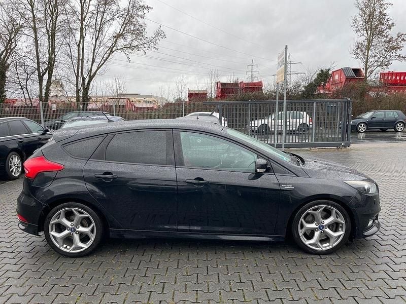 Gebraucht Ford Focus ST 185 PS (136 kW) 2015 Schwarz Limousine