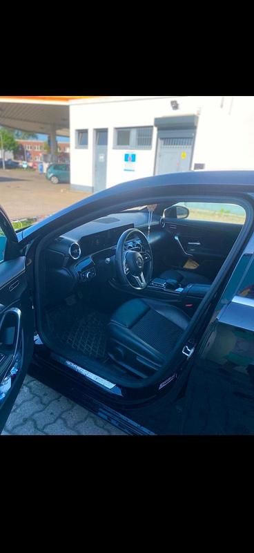 Gebraucht Mercedes A200 Progressive 150 PS (110 kW) 2020 Schwarz Limousine