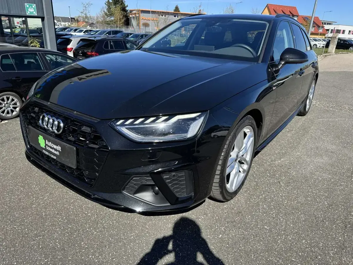 Używany Audi A4 S-Line 204 KM (150 kW) 2023 Czarny Kombi