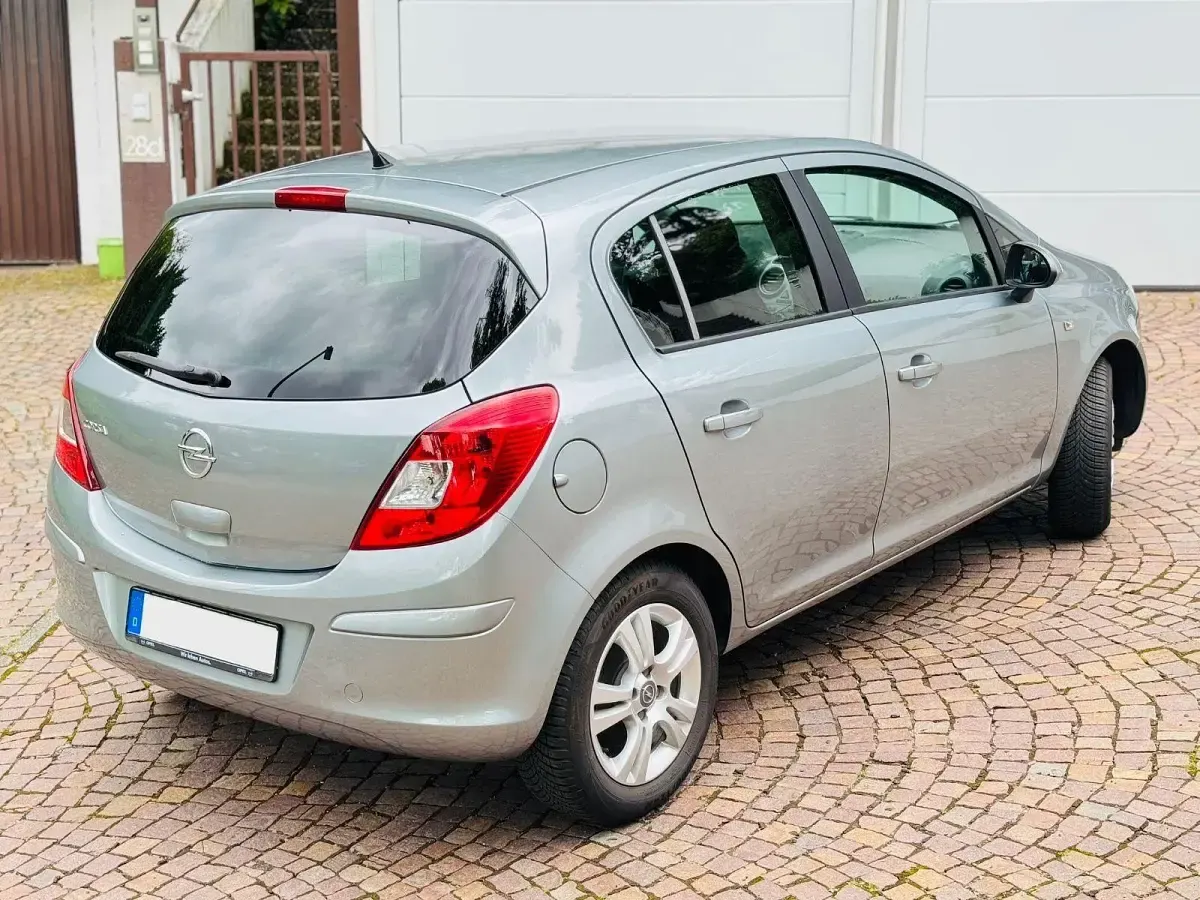 Używany Opel Corsa 101 KM (74 kW) 2012 Szary Hatchback