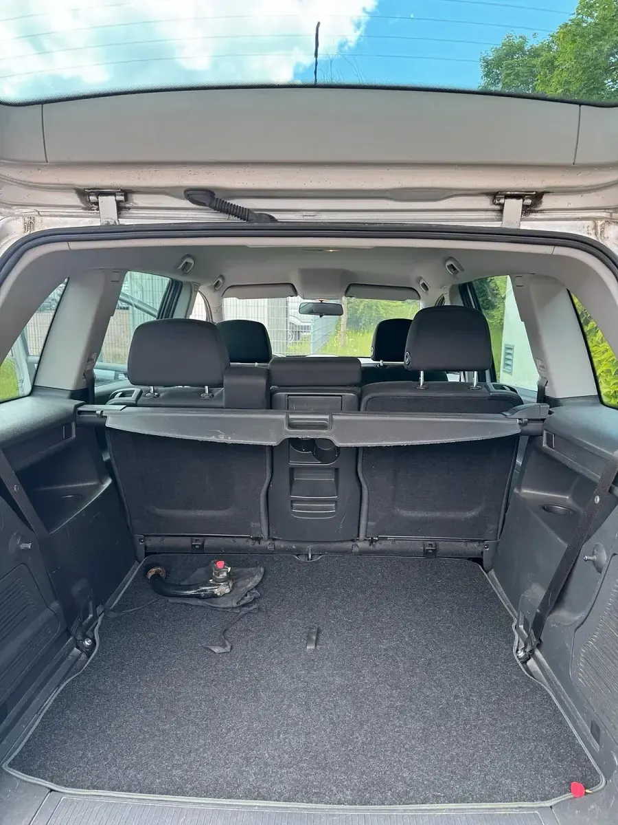Gebraucht Opel Zafira 102 PS (75 kW) 2011 Silber Van / Kleinbus