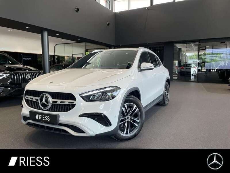 Unilack polarweiß Gebraucht 2025 Mercedes GLA180 Premium SUV | 41.800 € (Teuer) - Bild 1/4