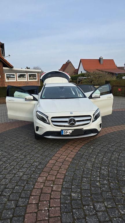 Gebraucht Mercedes GLA220 170 PS (125 kW) 2015 Weiß SUV