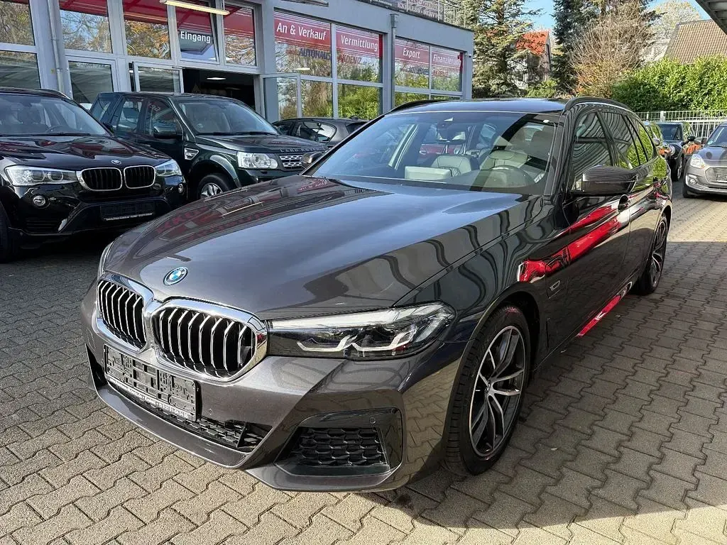 Gebraucht BMW 530e M Sport 292 PS (214 kW) 2022 Grau Kombi