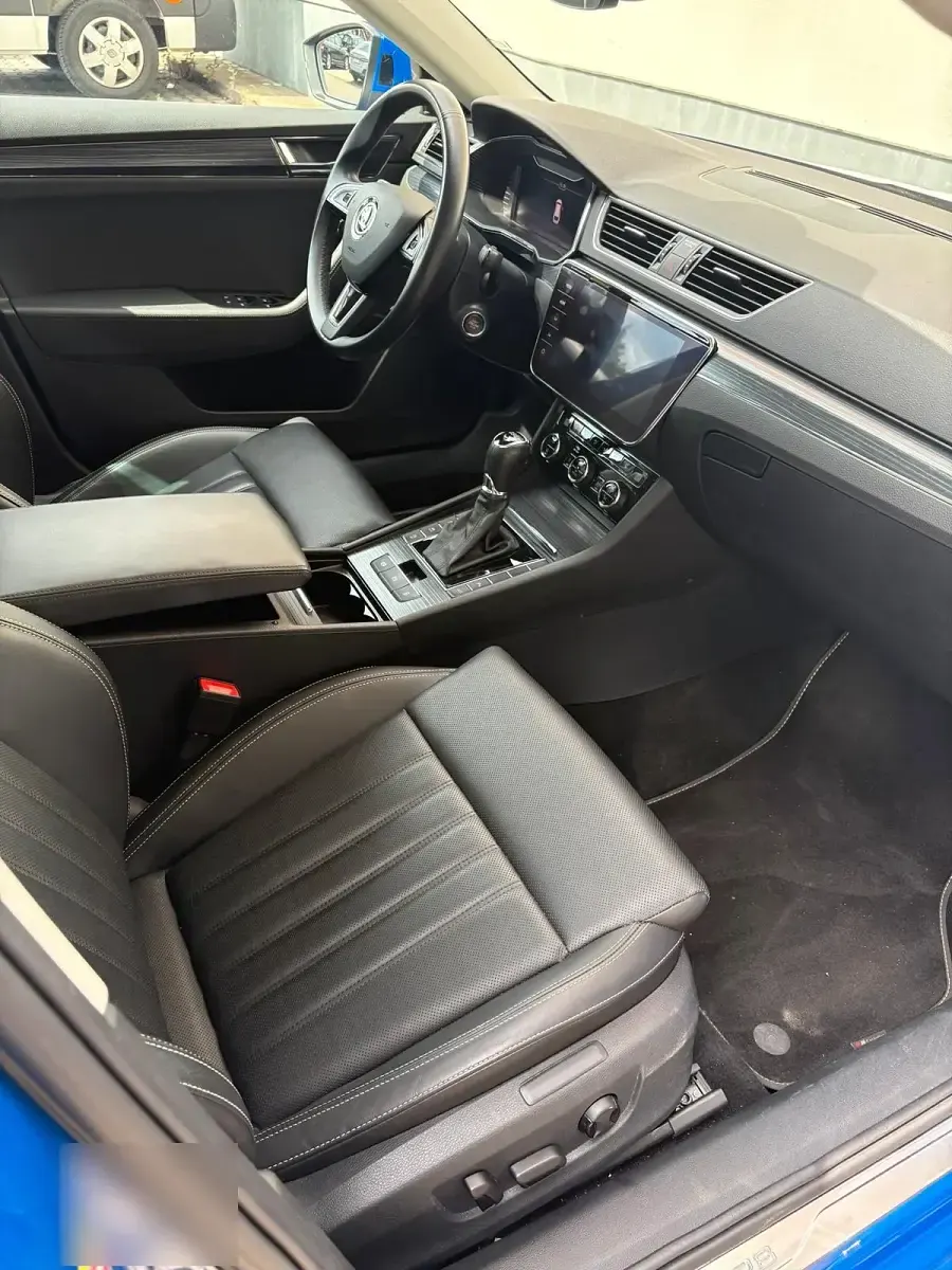 Gebraucht Skoda Superb 190 PS (139 kW) 2020 Blau Kombi