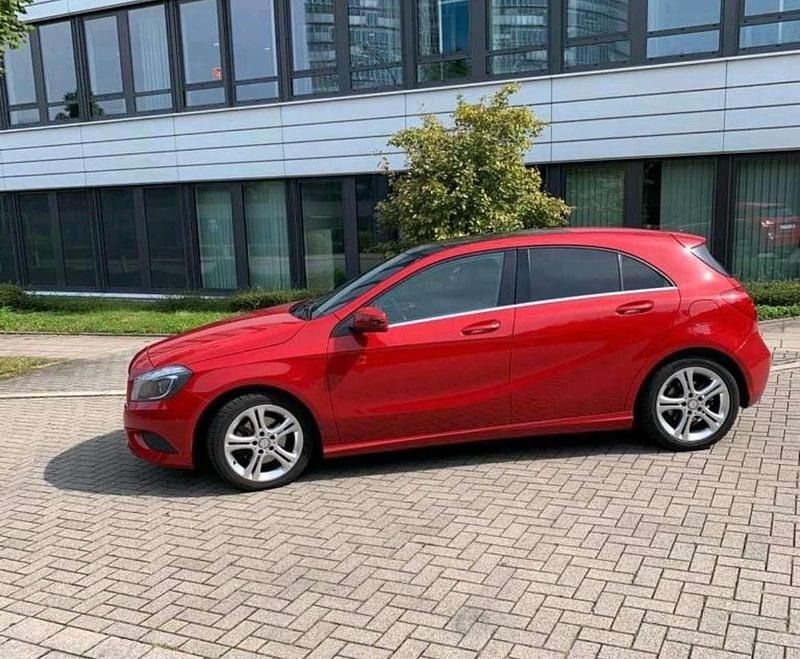 Gebraucht Mercedes A180 Edition 122 PS (89 kW) 2013 Rot Kleinwagen