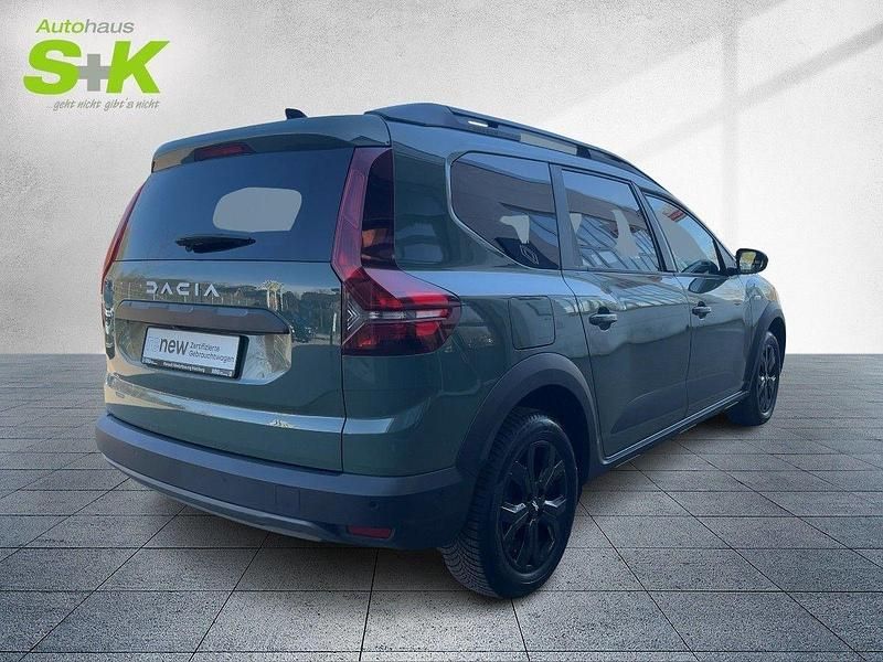 Gebraucht Dacia Jogger Extreme 141 PS (103 kW) 2023 Safarigrüngrau (grün) Van / Kleinbus