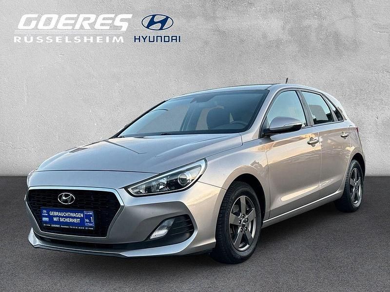 Beige Gebraucht 2019 Hyundai i30 Limousine | 12.540 € (Etwas zu teuer) - Bild 1/4
