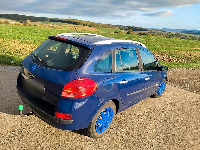 Gebraucht Renault Clio III 101 PS (74 kW) 2009 Blau Kleinwagen