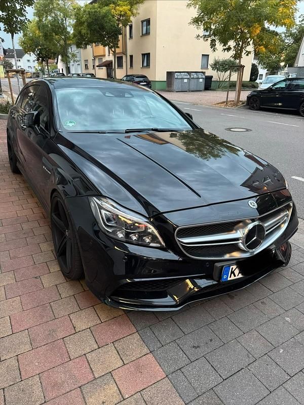 Schwarz Gebraucht 2015 Mercedes CLS63 AMG AMG Kombi | 41.900 € (Teuer) - Bild 1/4