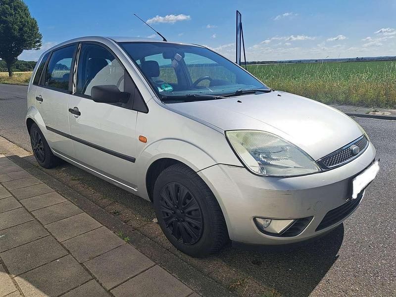 Silber Gebraucht 2003 Ford Fiesta Ghia Kleinwagen | 1.200 € (Guter Preis) - Bild 1/4