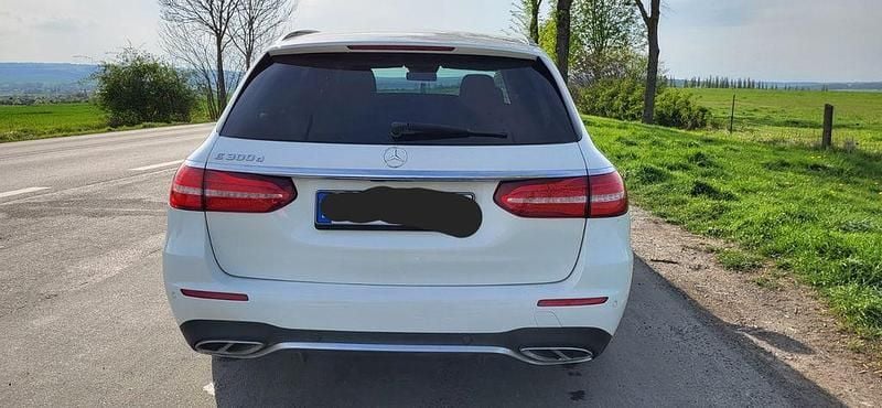 Gebraucht Mercedes E220 AMG line 194 PS (142 kW) 2017 Weiß Limousine