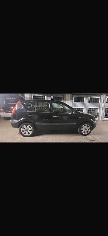 Gebraucht Ford Fusion 80 PS (58 kW) 2008 Schwarz Kleinwagen