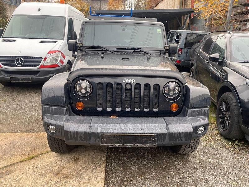 Schwarz Gebraucht 2012 Jeep Wrangler Unlimited Sahara SUV | 16.750 € (Guter Preis) - Bild 1/4