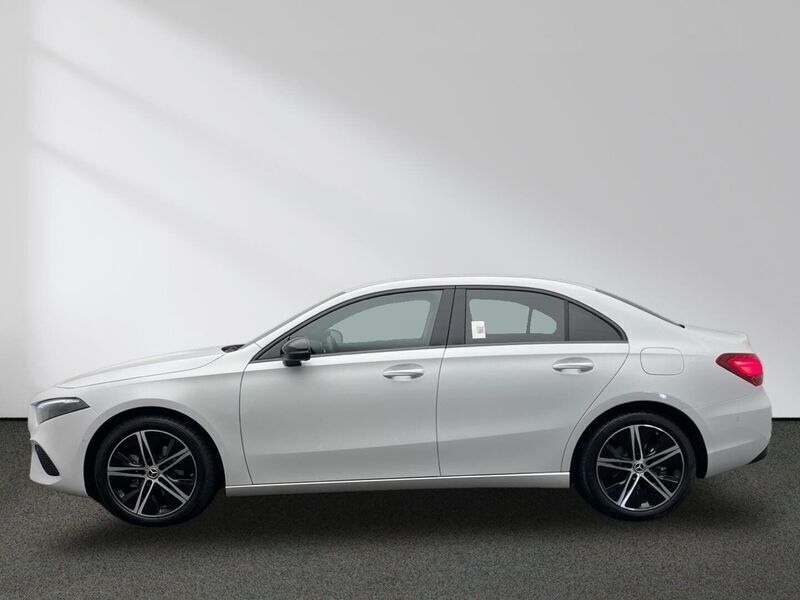 Gebraucht Mercedes A200 Progressive 163 PS (119 kW) 2024 Weiß Limousine