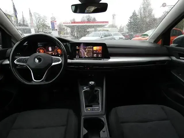 Używany VW Golf VIII Pro 170 KM (125 kW) 2020 Szary Sedan/Limuzyna