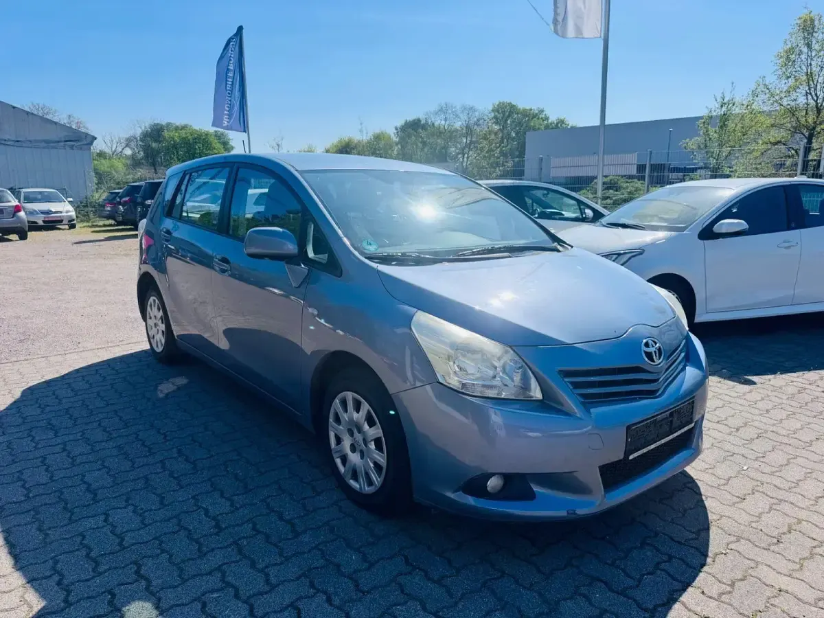 Gebraucht Toyota Verso Life 126 PS (92 kW) 2009 Blau Van / Kleinbus