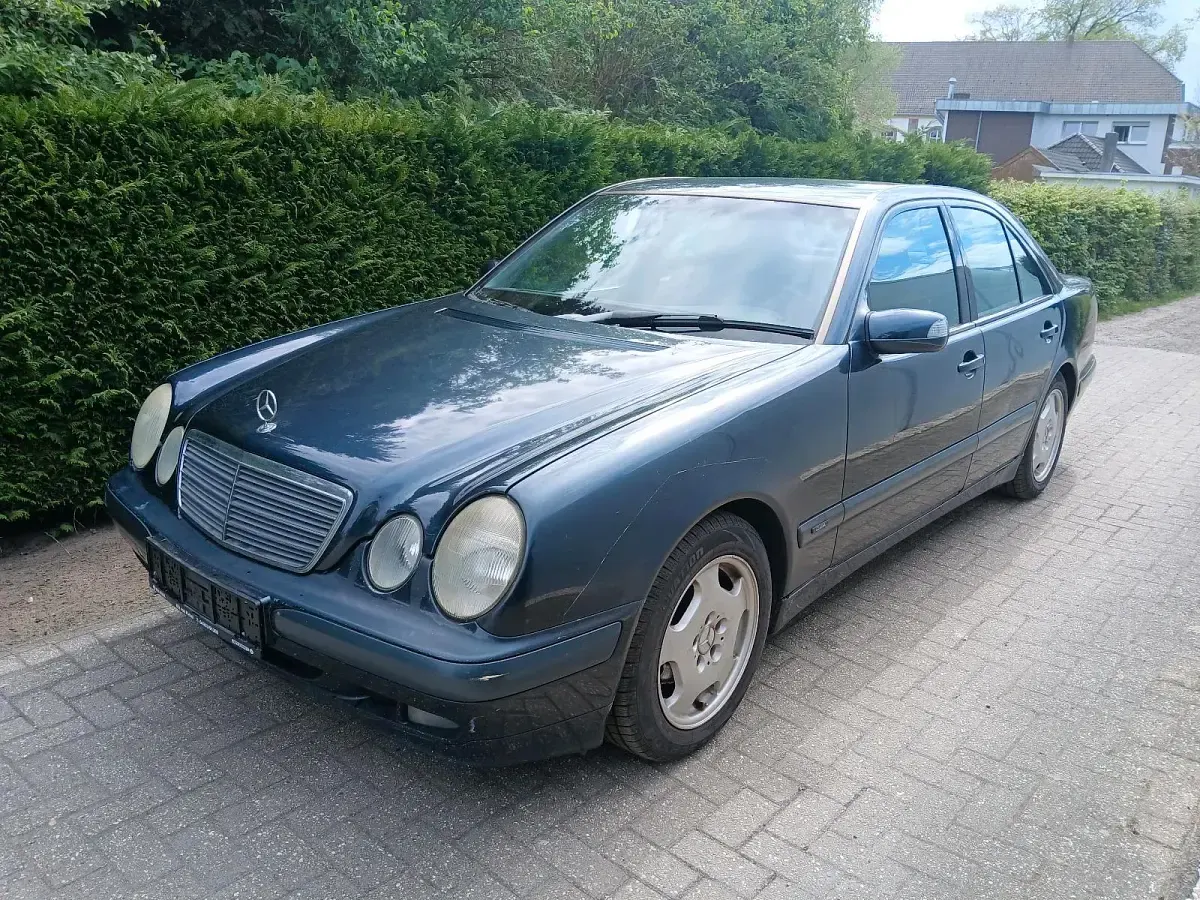 Gebraucht Mercedes 200 116 PS (85 kW) 2000 Blau Limousine