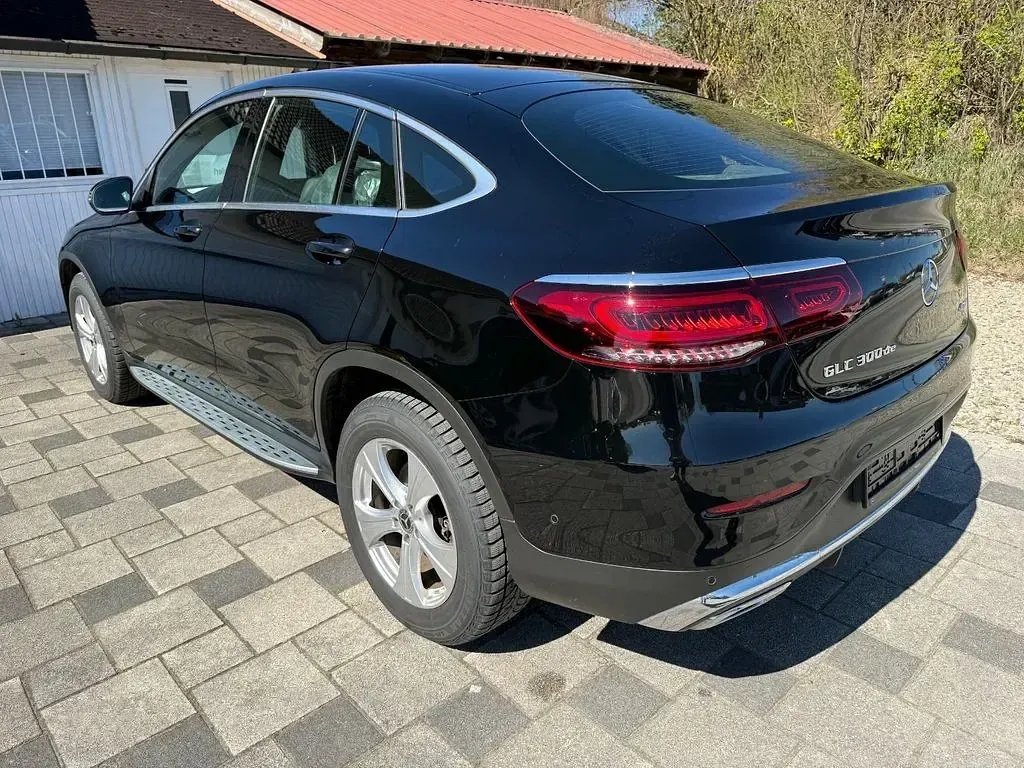 Gebraucht Mercedes GLC300de AMG 306 PS (225 kW) 2021 Schwarz Coupé