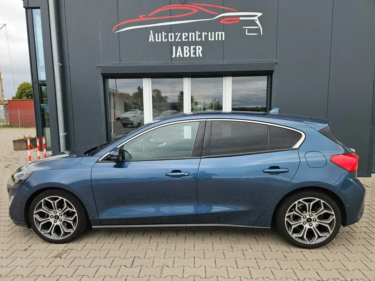Gebraucht Ford Focus Titanium 125 PS (91 kW) 2018 Blau Limousine