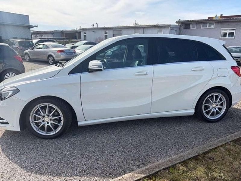 Gebraucht Mercedes B200 156 PS (114 kW) 2012 Calcitweiss  unilack Van / Kleinbus