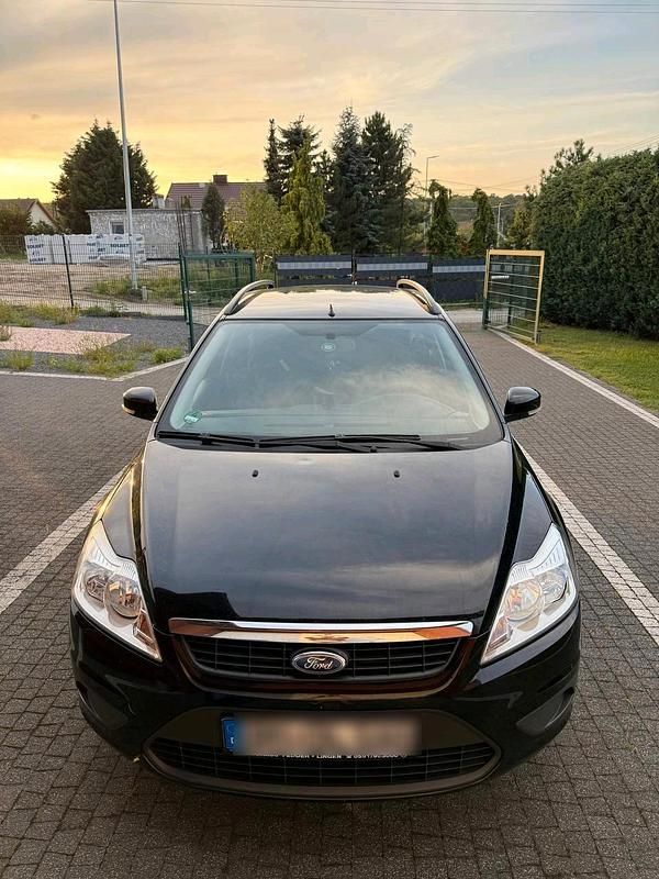 Schwarz Gebraucht 2009 Ford Focus Kombi | 4.400 € (Teuer) - Bild 1/4