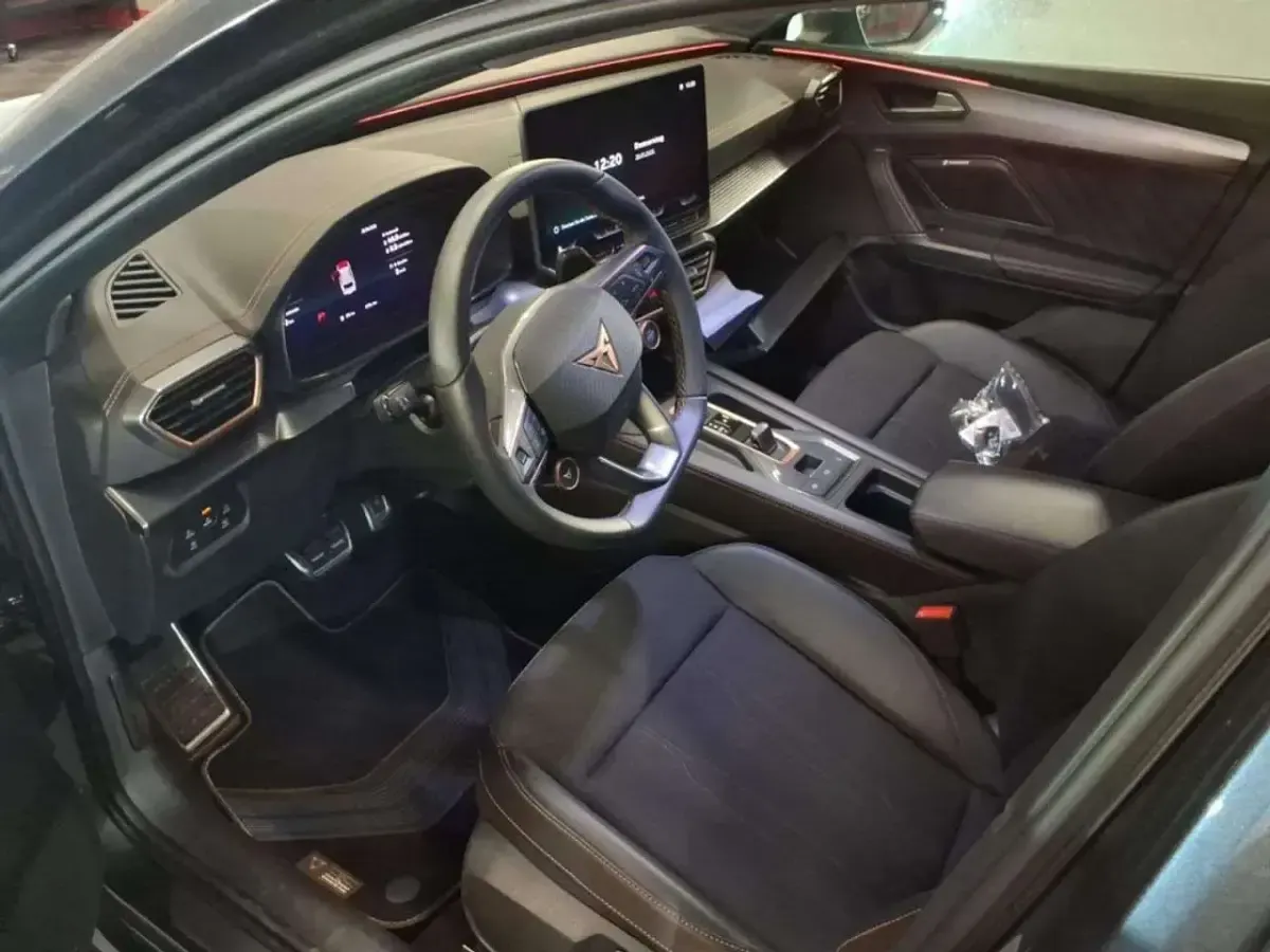 Gebraucht Cupra Leon 204 PS (150 kW) 2025 Magnetic tech Kombi