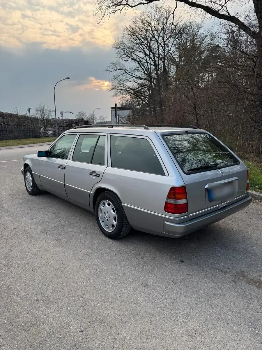 Gebraucht Mercedes E220 150 PS (110 kW) 1995 Silber Kombi