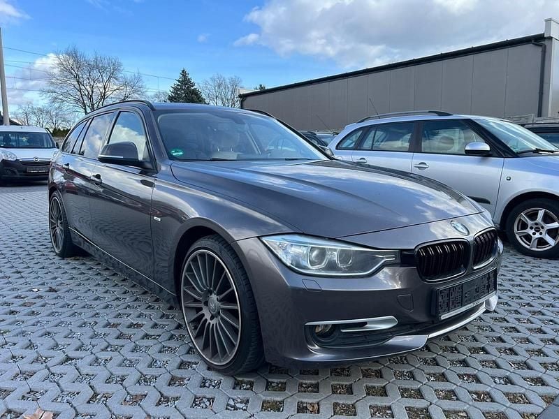 Gebraucht BMW 320 163 PS (119 kW) 2013 Grau Kombi