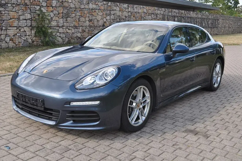 Gebraucht Porsche Panamera 310 PS (228 kW) 2014 Yachtingblaumetallic Kleinwagen
