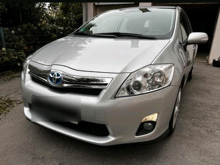 Silber Gebraucht 2011 Toyota Auris Hybrid Limousine | 9.900 € (Fairer Preis) - Bild 1/4