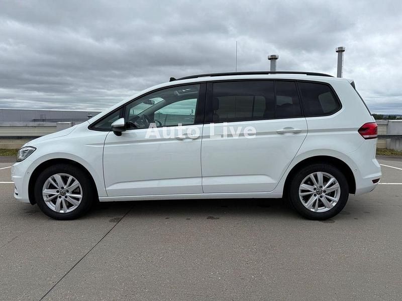 Gebraucht VW Touran 150 PS (110 kW) 2022 Weiß Van / Kleinbus