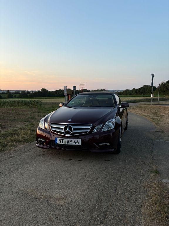 Gebraucht Mercedes E500 Elegance 387 PS (284 kW) 2011 Rot Cabrio