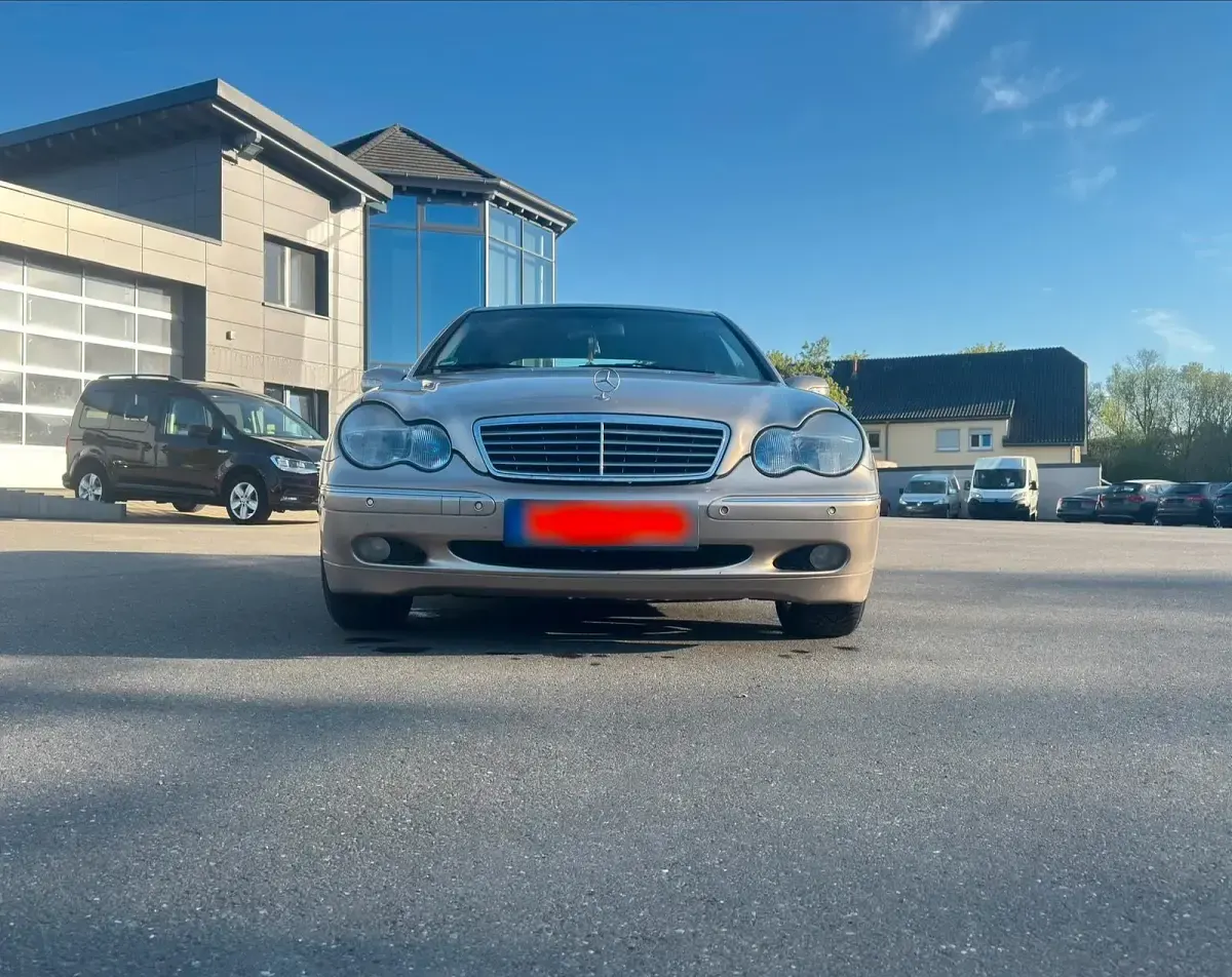 Gebraucht Mercedes C180 143 PS (105 kW) 2003 Gold Limousine