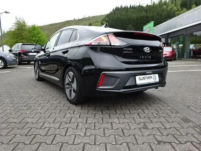Gebraucht Hyundai Ioniq Premium 141 PS (103 kW) 2019 Schwarz Kleinwagen