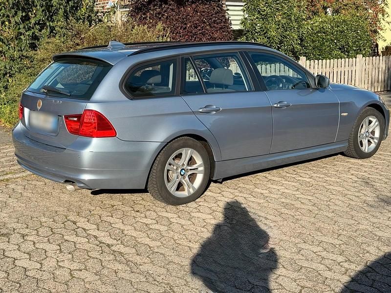 Gebraucht BMW 318 143 PS (105 kW) 2011 Andere farben Kombi