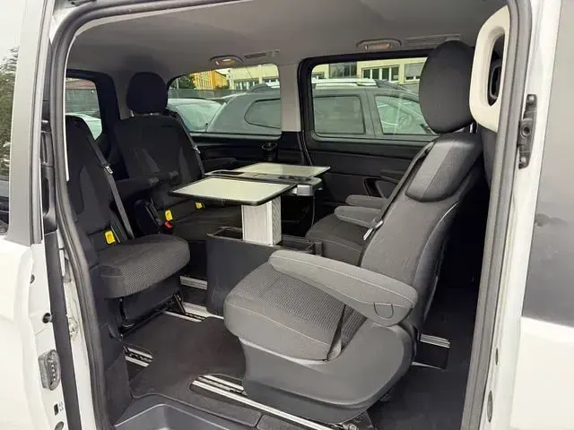 Gebraucht Mercedes V220 163 PS (119 kW) 2022 Weiß Van / Kleinbus