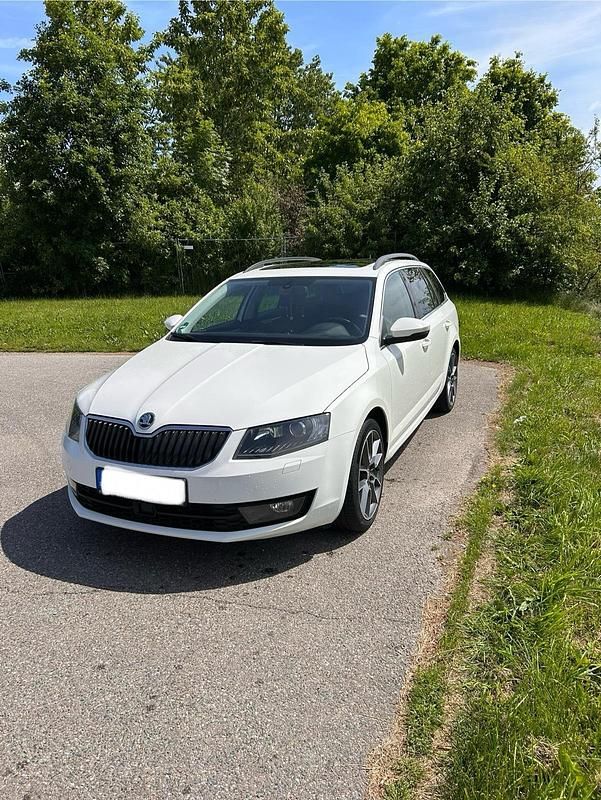 Gebraucht Skoda Octavia 105 PS (77 kW) 2014 Weiß Kleinwagen