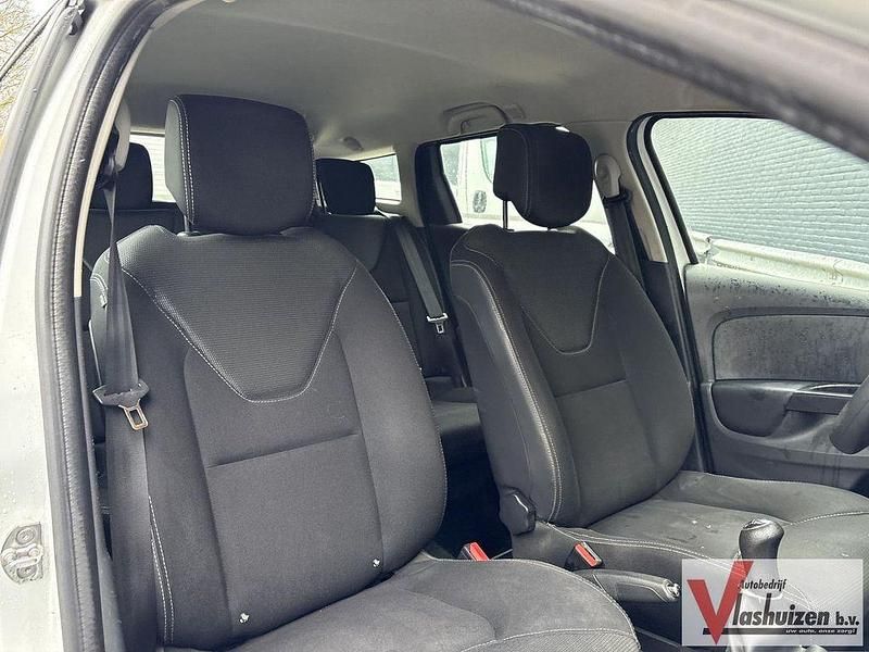 Używany Renault Clio IV Expression 90 KM (66 kW) 2014 Biały Kombi