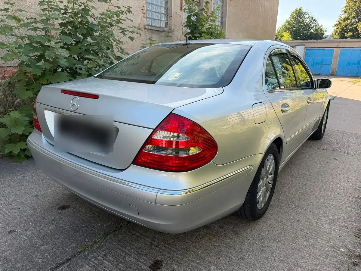 Gebraucht Mercedes E200 Elegance 163 PS (119 kW) 2005 Grau Limousine