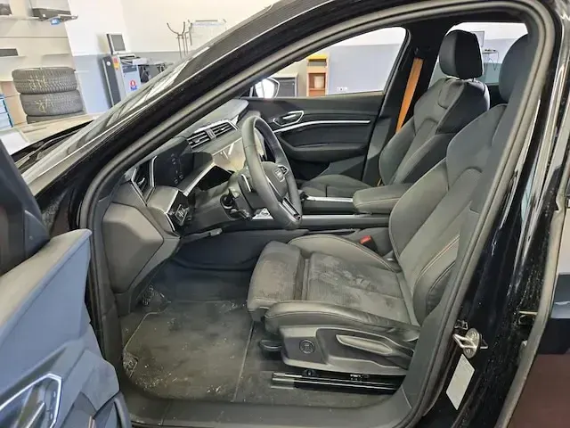Gebraucht Audi e-tron Sportback S-Line 300 kW (408 PS) 2023 Mythosschwarz metallic SUV