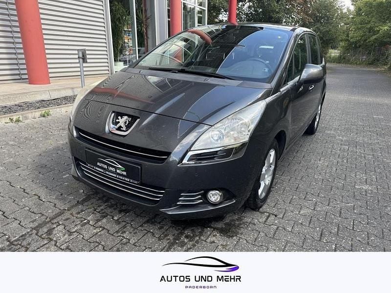 Grau Gebraucht 2013 Peugeot 5008 Active Van / Kleinbus | 4.799 € (Guter Preis) - Bild 1/4