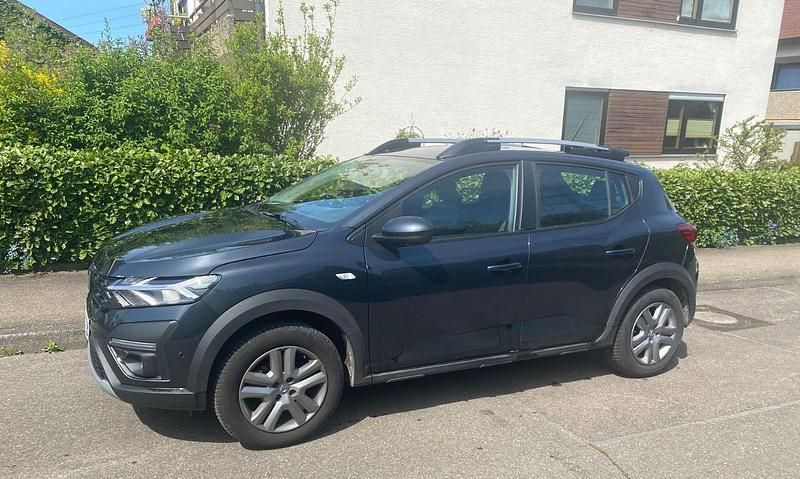 Grau Gebraucht 2023 Dacia Sandero Expression Kleinwagen | 18.200 € (Fairer Preis) - Bild 1/4