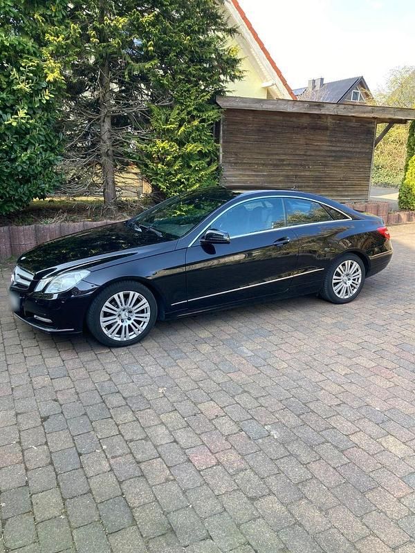 Gebraucht Mercedes E220 170 PS (125 kW) 2013 Schwarz Coupé